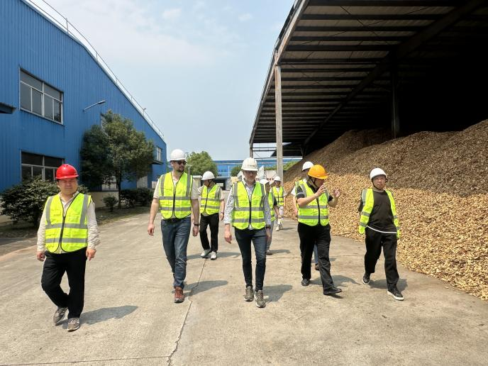 【子企业动态】荷兰Intergamma B.V.公司到访宝马bm1122线路顶级人造板厂